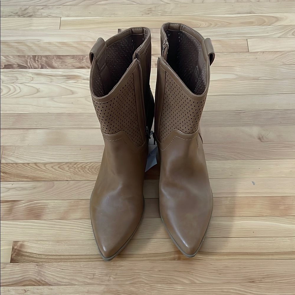 Dolce Vita Women's Tan Kirby Ankle Boots Size 11